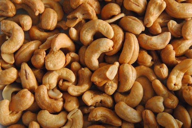 How many cashews can I eat a day