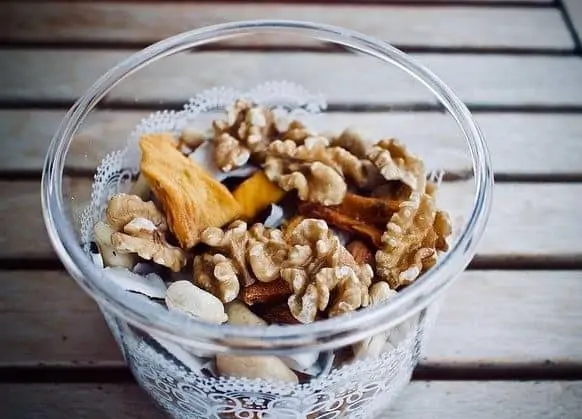 Which is the best time to eat nuts