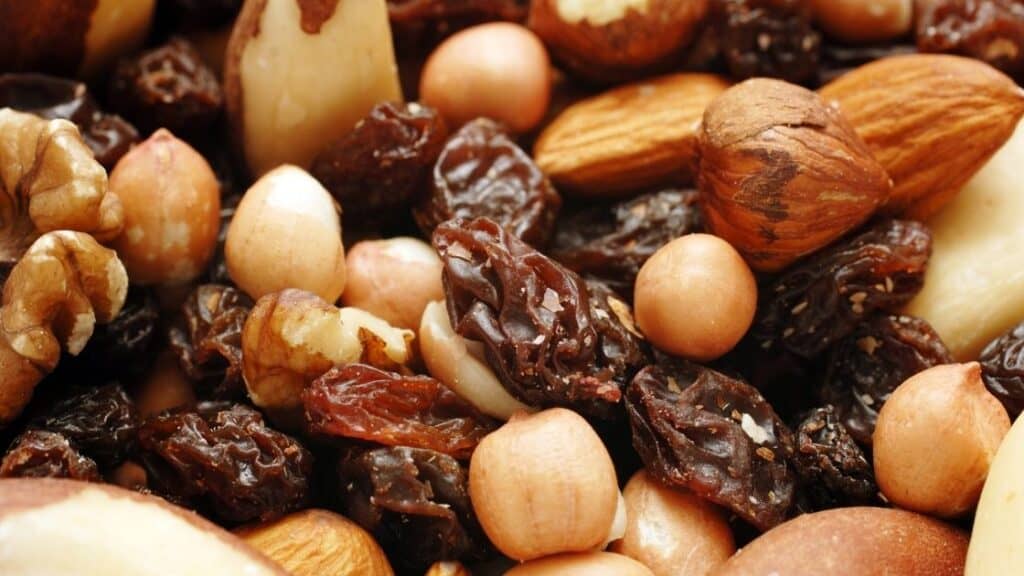 Are Nuts and Raisins Good for You