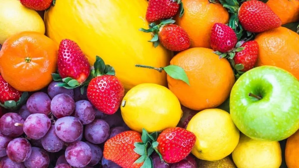 Is it better to keep fruit in the fridge or out