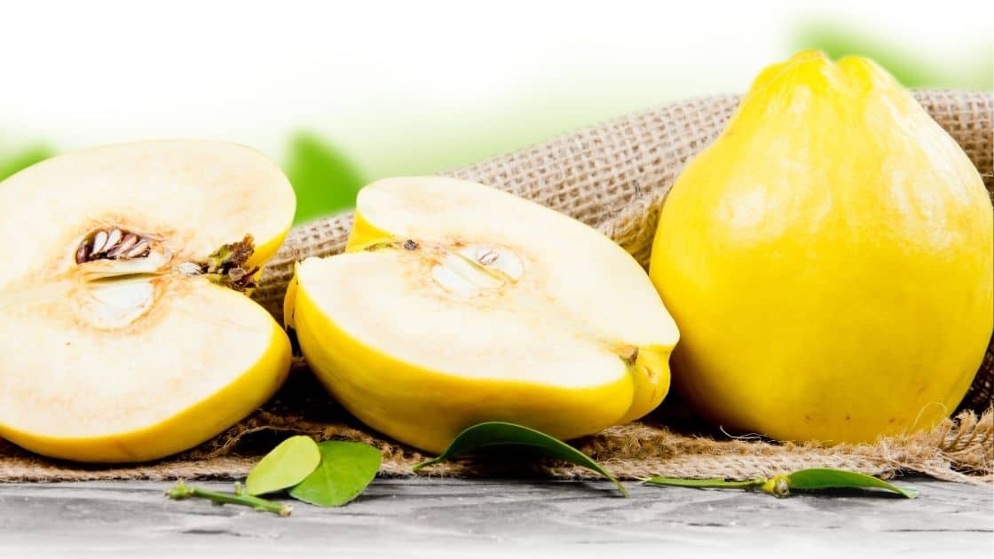 What Are The Benefits Of Quince Fruit? [Vitamins & Taste]