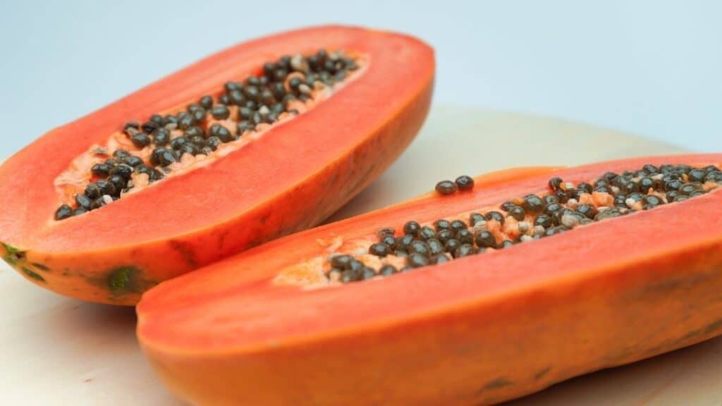 How long can cut papaya be kept in the fridge