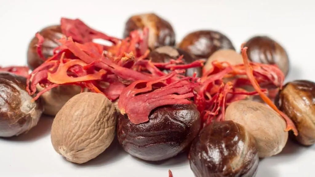 What is mace from nutmeg used for