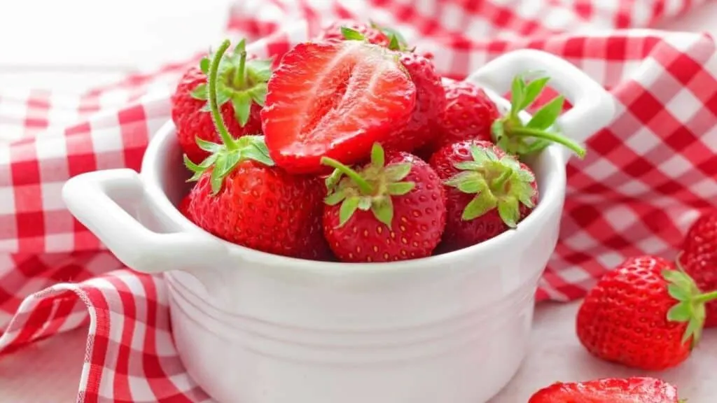 Are strawberry seeds toxic