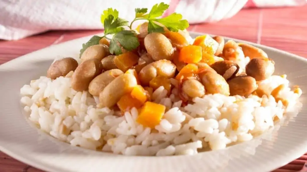 Benefits of eating beans and rice together