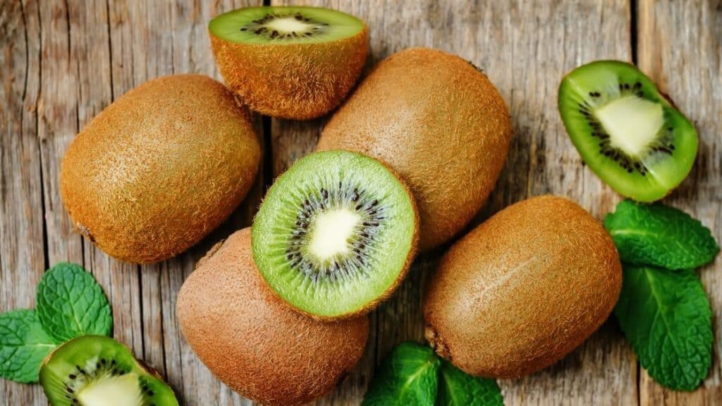 Can you eat the core of a kiwi