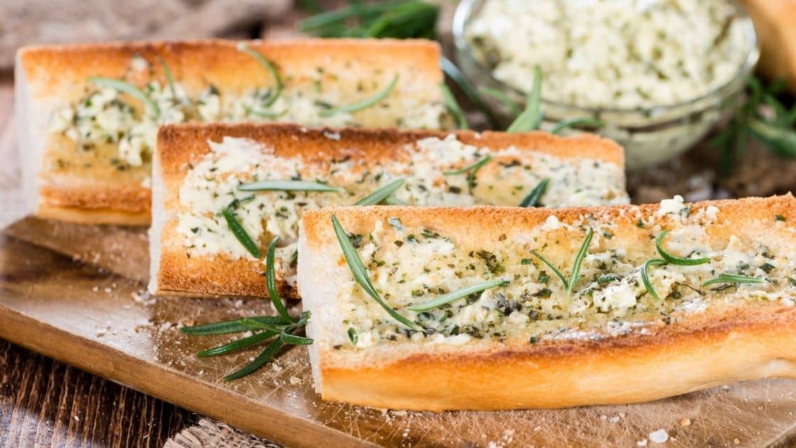 How To Reheat Garlic Bread? [Storage, Temp & Cooking TIPS]