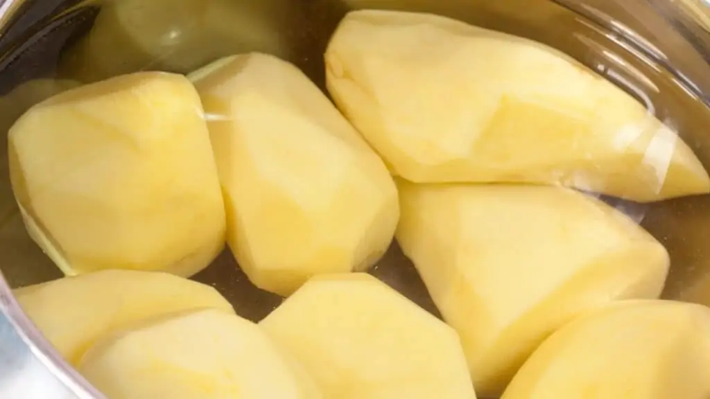 Does Salt Water Keep Potatoes from Turning Brown