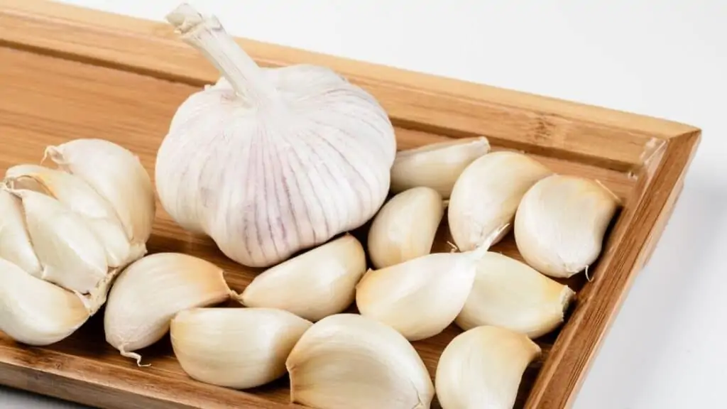 How many cloves in a head of garlic