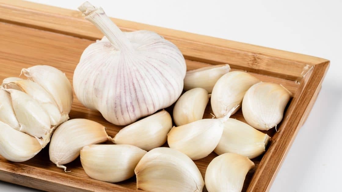 How Much Minced Garlic Equals One Clove?