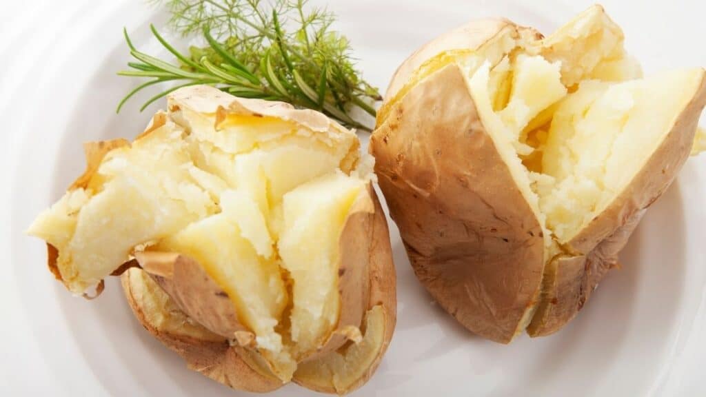 How to Reheat Frozen Baked Potatoes in Microwave