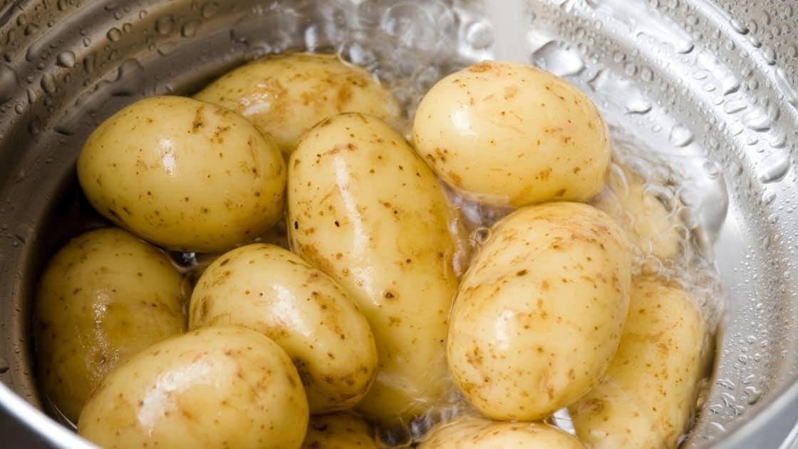 How Long Can Potatoes Sit In Water? [Will They Turn..]