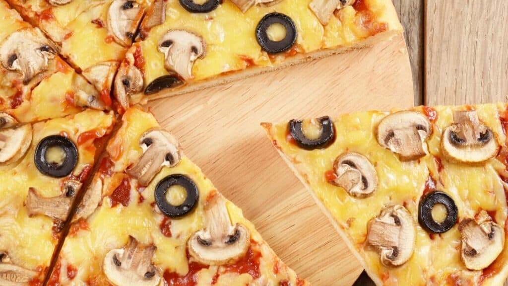 How do you keep mushrooms from getting soggy on pizza