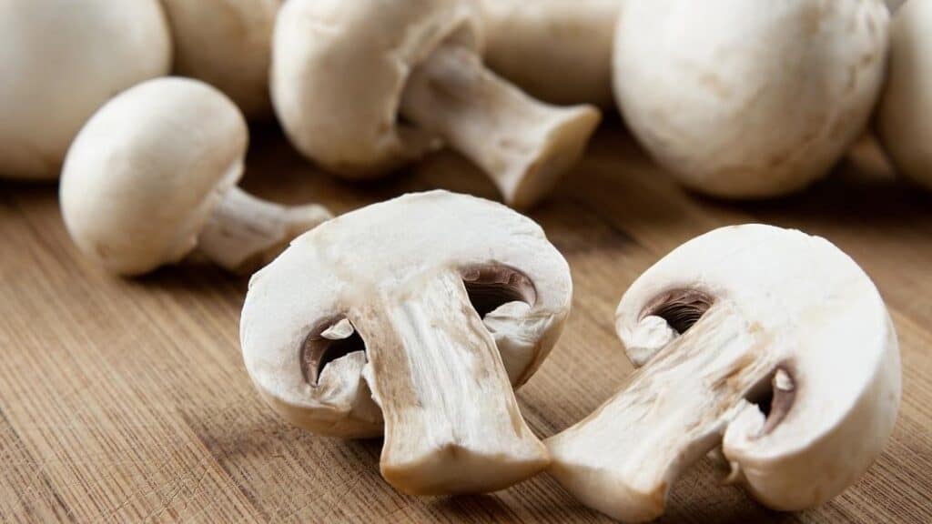 How do you pre cook mushrooms for pizza