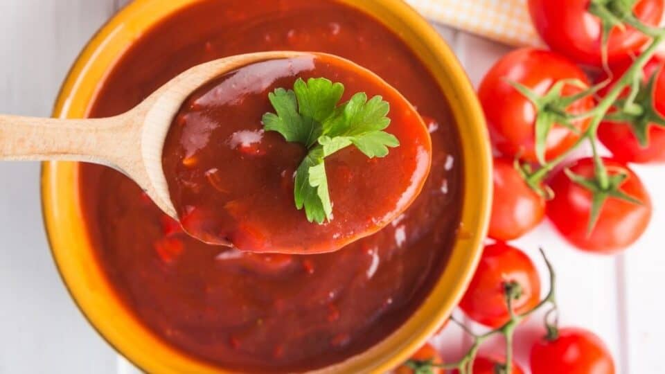 What Is The Difference Between Strained Tomatoes And Tomato Puree?