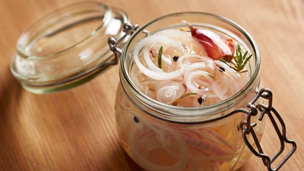 What nutrients are in pickled onions