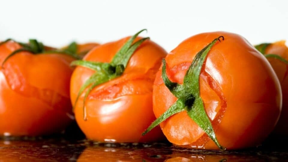 What Acids Is in Tomatoes? [Cooked vs Uncooked] Eat For Longer Food