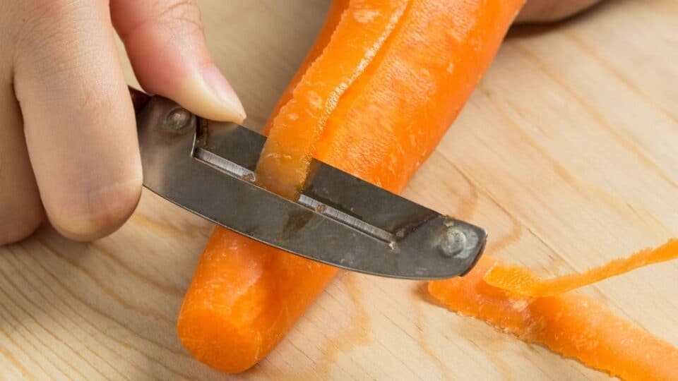 Can You Eat Carrot Skin? (Is Unpeeled Good For You)