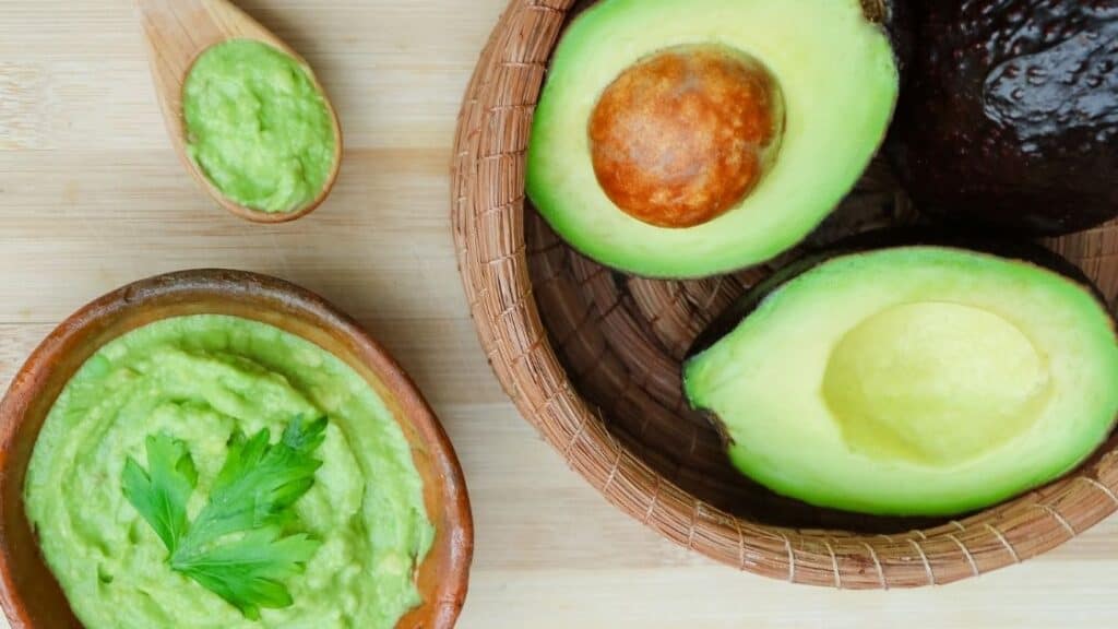 Does an avocado have cholesterol        