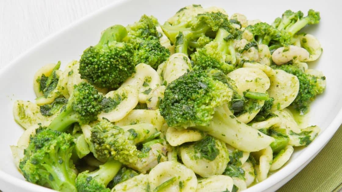Does Broccoli Make You Fart? (Gas, Bloating & Digestive