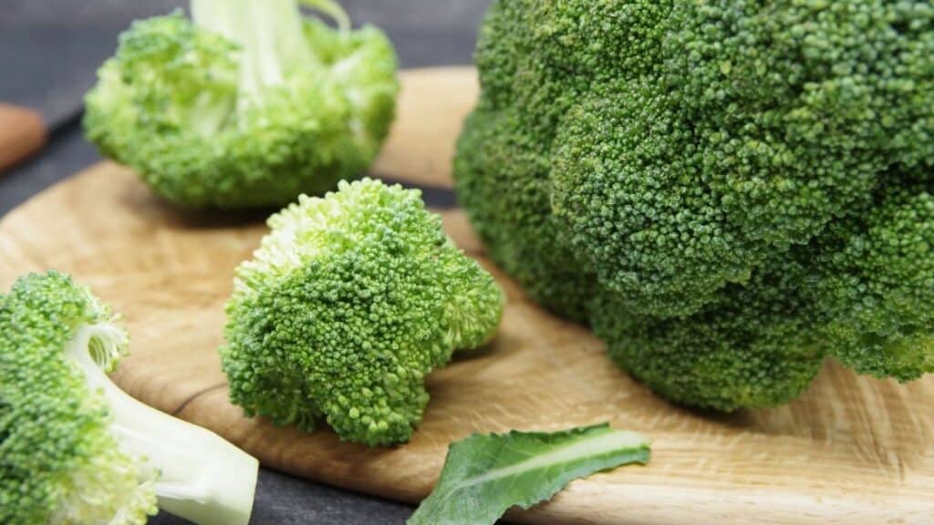 What Is The Best Way To Cook Broccoli Without Losing Nutrients?