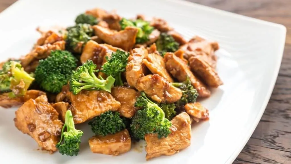 Which Has More Protein, Chicken Or Broccoli?