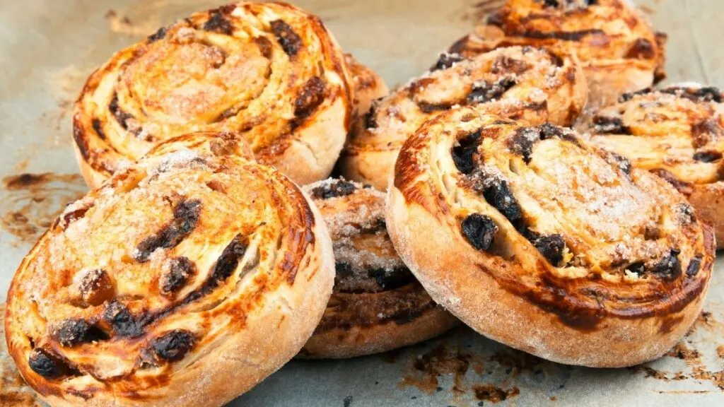 Can I Eat Week Old Cinnamon Rolls