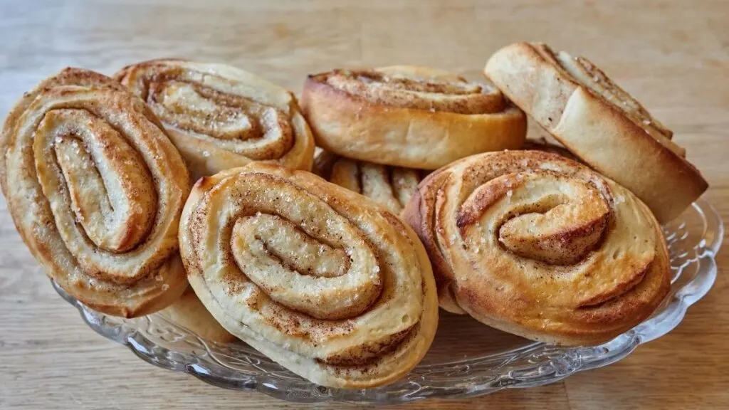 How Long Can Cinnamon Rolls Sit in Fridge