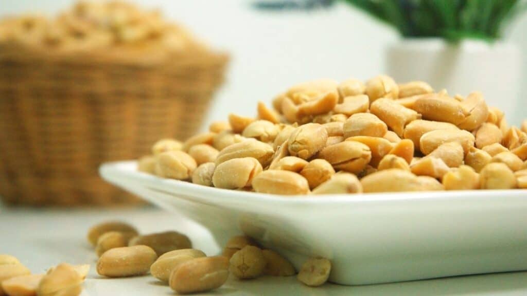 Should Peanuts Be Boiled Or Roasted