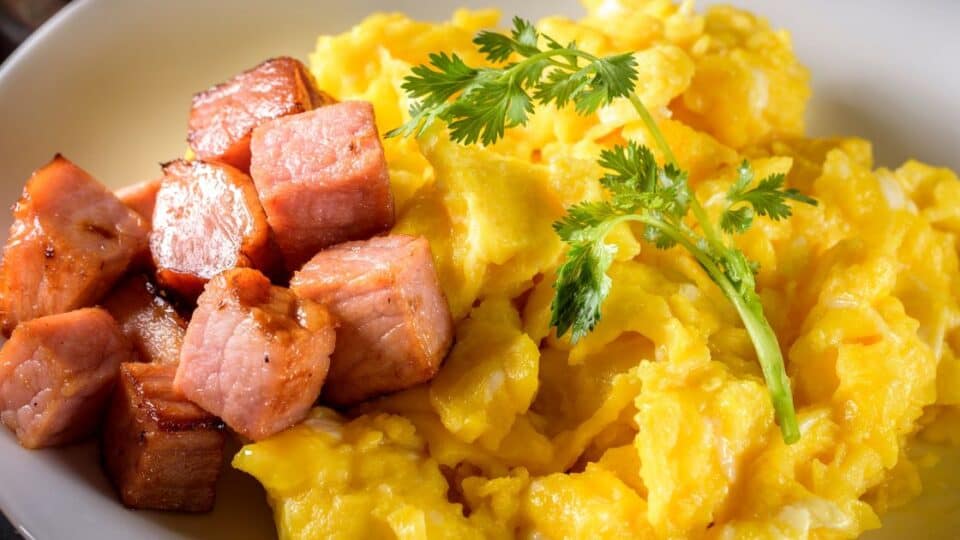 How Long Can Scrambled Eggs Sit Out?