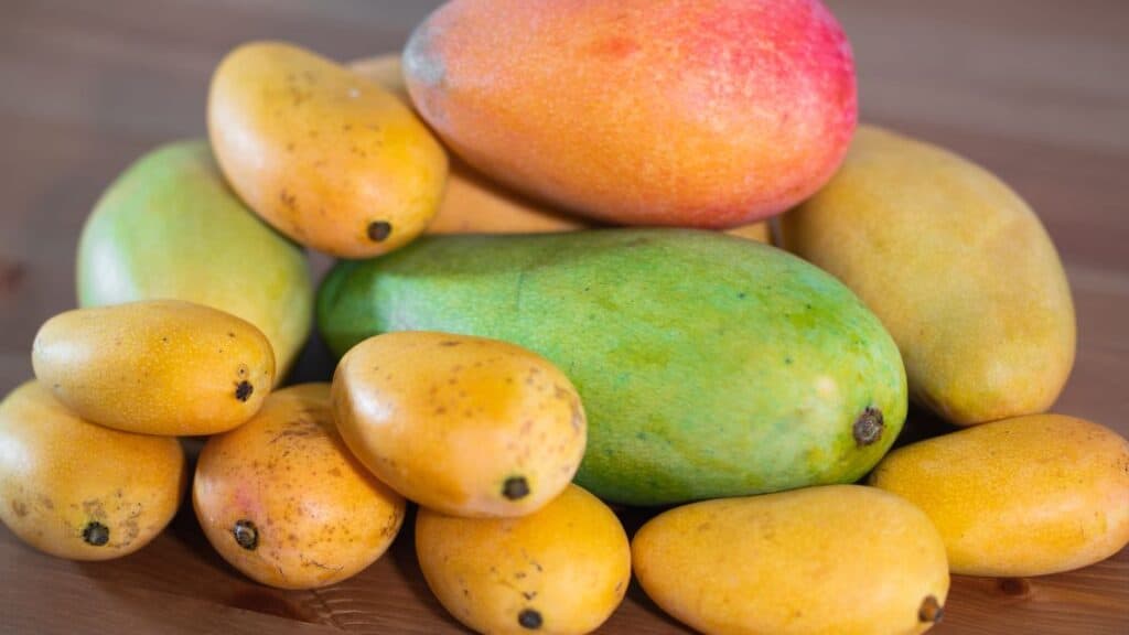 Why Does My Stomach Hurt After I Eat Mangoes?